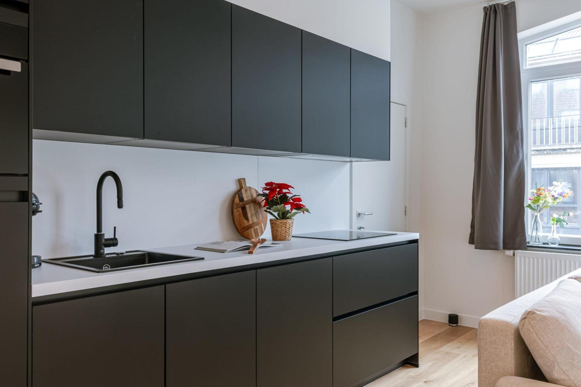 Huswell - Charming Just Steps From The Beach. *