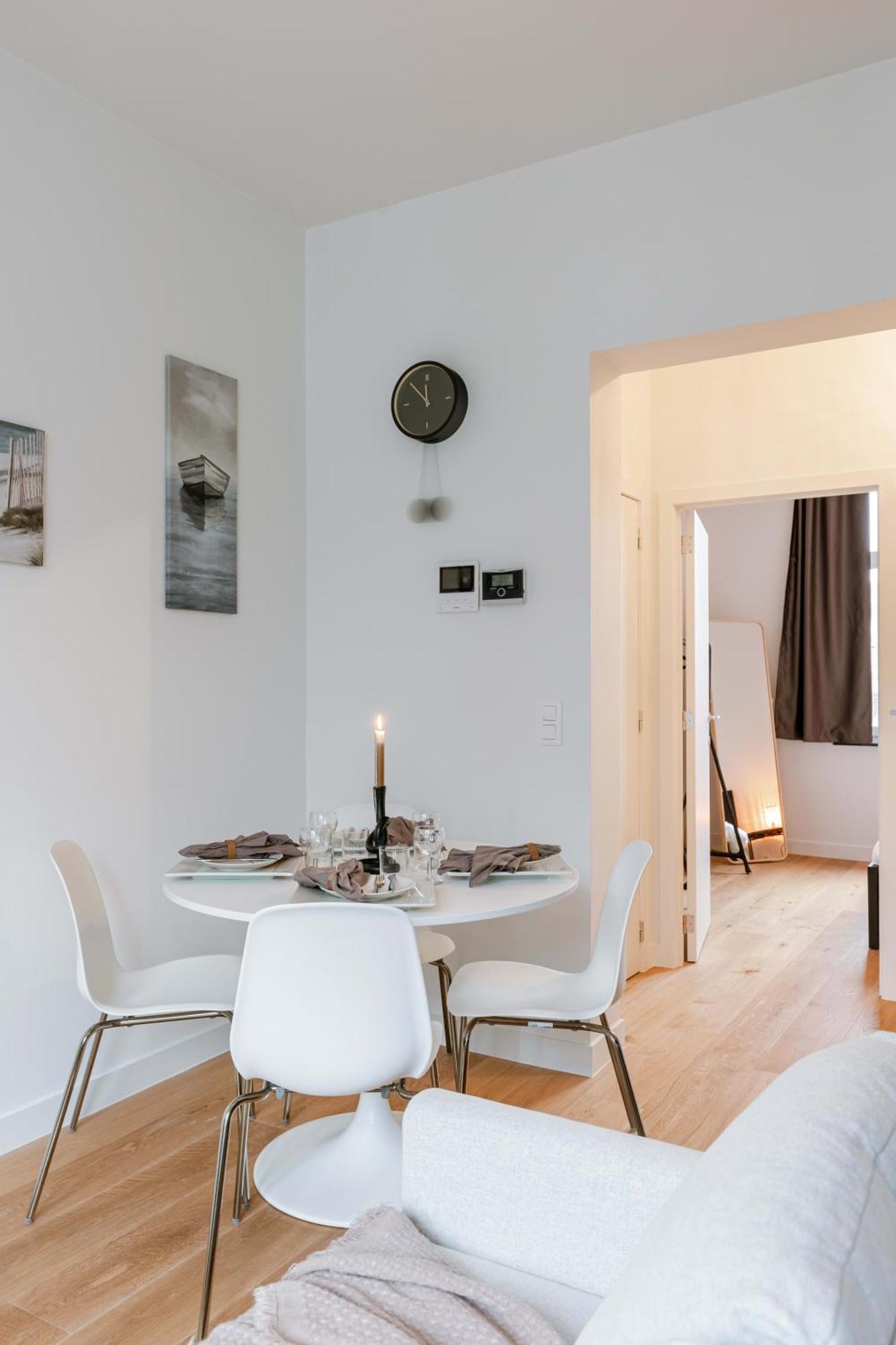 Huswell - Charming Just Steps From The Beach.